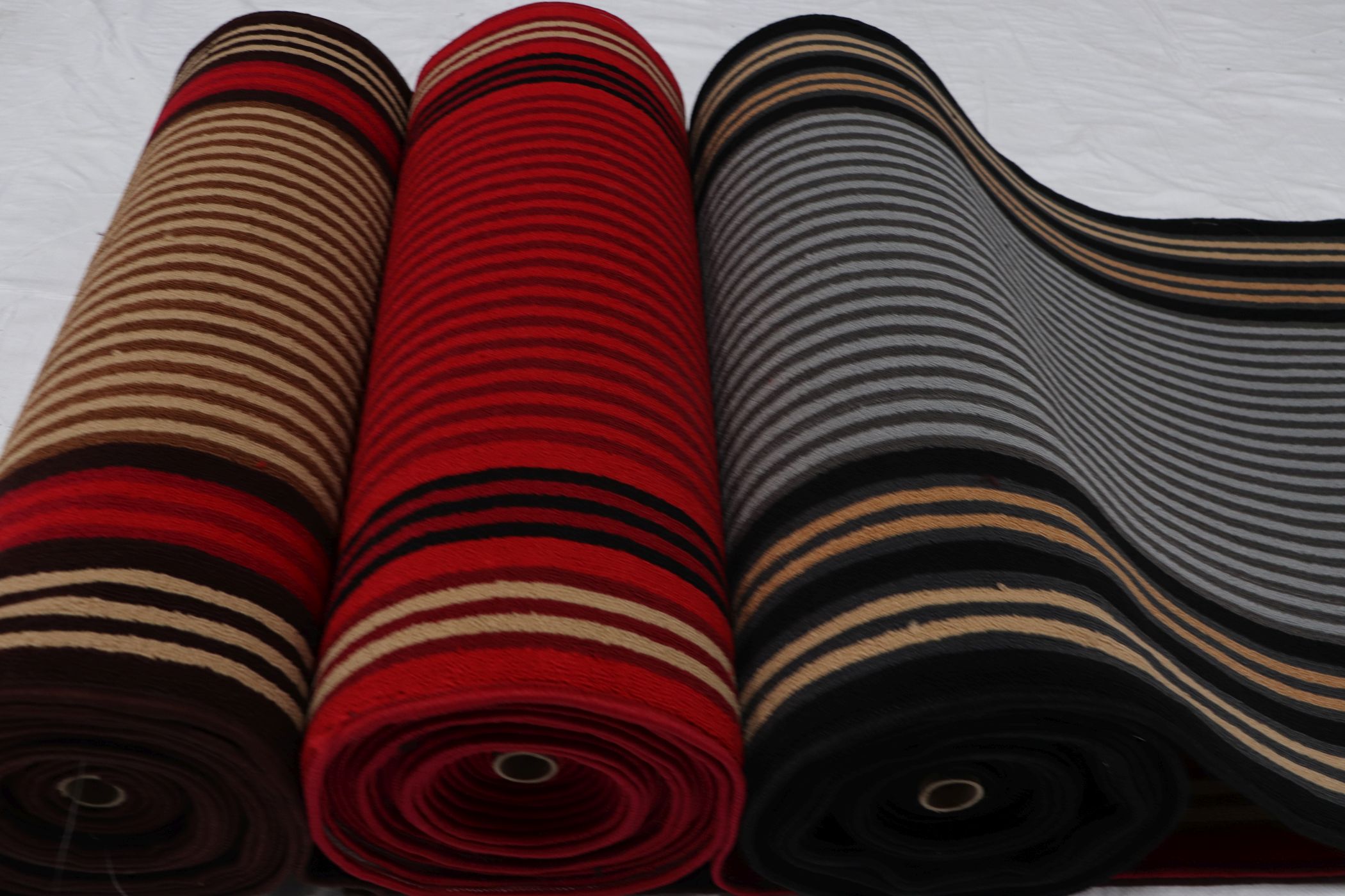 Tufting Modern - Golden Floor Furnishing - 01 (1)